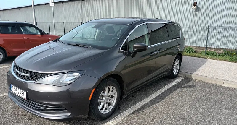 chrysler pacifica świętokrzyskie Chrysler Pacifica cena 99900 przebieg: 123000, rok produkcji 2017 z Kielce